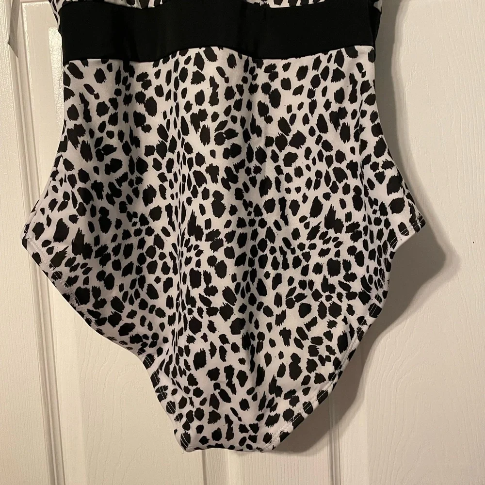 NWT Outdoor Oasis Animal Print Swimsuit